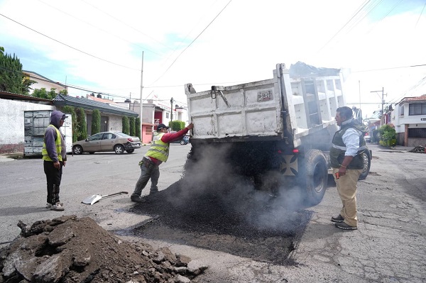 Supervisa Pepe Chedraui bacheo en San Jerónimo Caleras