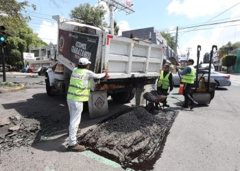 Refuerza Pepe Chedraui bacheo en Huexotitla