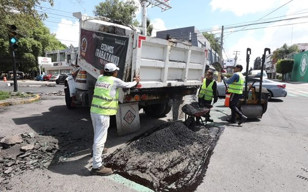 Refuerza Pepe Chedraui bacheo en Huexotitla