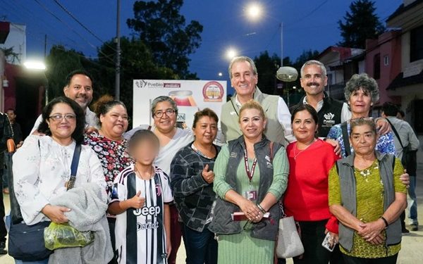 Moderniza Chedraui alumbrado en la colonia 10 de Mayo