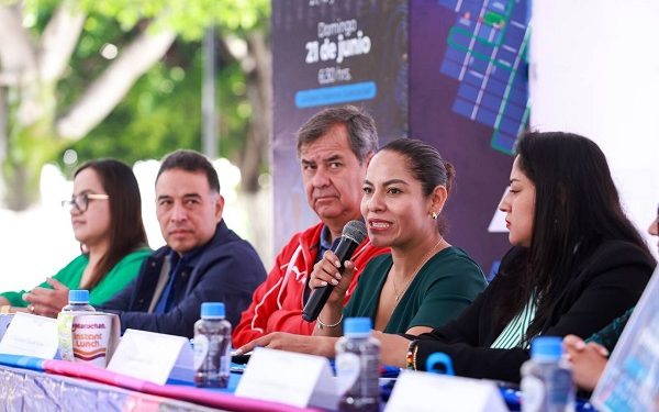 Presenta Lupita Cuautle medalla de Medio Maratón