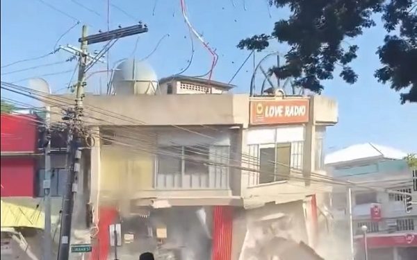 Golpea fuerte sismo a Filipinas y deja alertas de tsunami