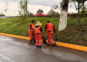 Limpia Ayuntamiento de Puebla entorno del Estadio Cuauhtémoc