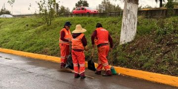 Limpia Ayuntamiento de Puebla entorno del Estadio Cuauhtémoc