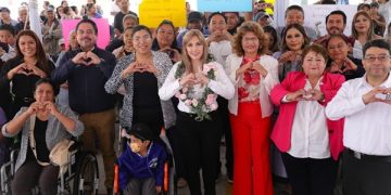Lleva Sedif apoyos a familias de Santo Tomás Hueyotlipan