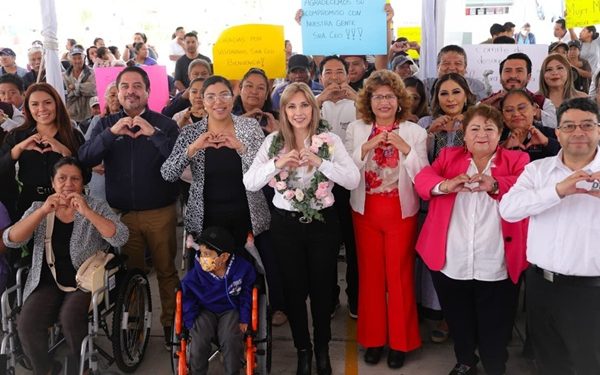 Lleva Sedif apoyos a familias de Santo Tomás Hueyotlipan