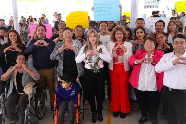 Lleva Sedif apoyos a familias de Santo Tomás Hueyotlipan