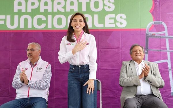 Entrega SMDIF Puebla 25 sillas de ruedas