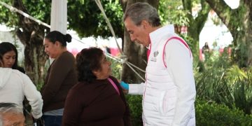 Entrega Ayuntamiento de Puebla 50 aparatos auditivos