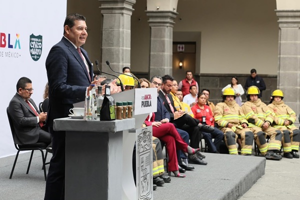 Destina Puebla predio para viviendas de bomberos