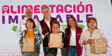 Entrega Pepe Chedraui despensas en Lomas de San Miguel