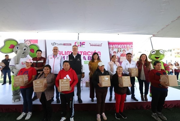 Entrega SMDIF Puebla 4 mil 418 despensas en La Resurrección