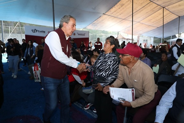 Atiende Chedraui demandas vecinales en Xonaca