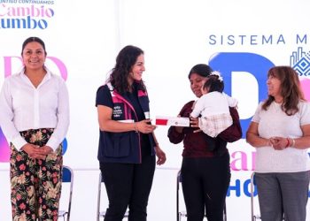 Entrega San Andrés apoyos médicos a familias