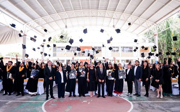 Destaca Lupita Cuautle esfuerzo de graduados