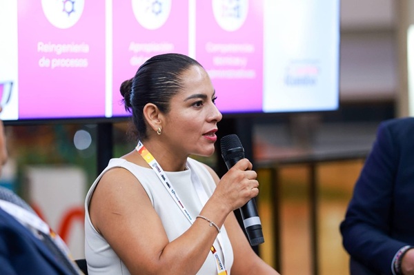 Lleva Lupita Cuautle modelo de Ventanilla Digital a Smart City