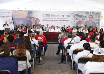 Pepe Chedraui participa en ceremonia cívica por el Día Internacional del Trabajo