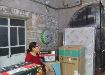 Entrega Ayuntamiento de Puebla enseres a damnificados