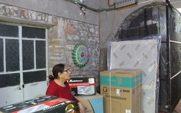 Entrega Ayuntamiento de Puebla enseres a damnificados