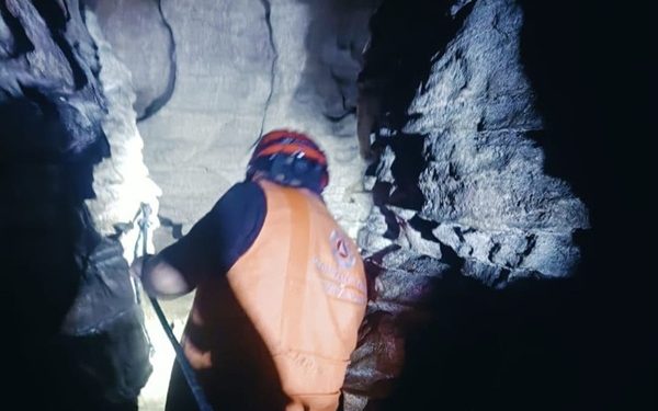Refuerzan rescate de familia en gruta de Cuetzalan