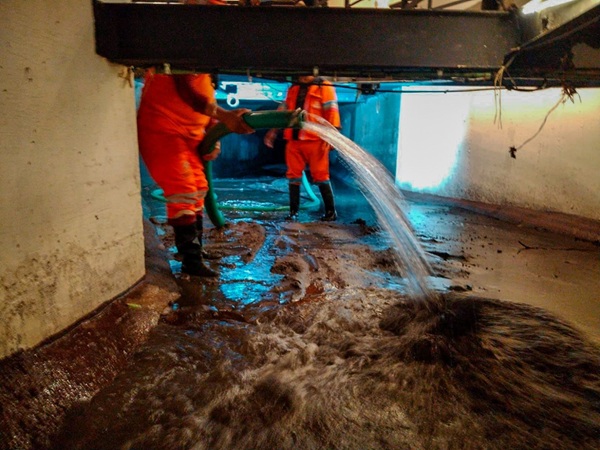 Dan mantenimiento al Puente de Bubas por las lluvias