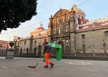 Limpia Ayuntamiento de Puebla el Zócalo tras partido