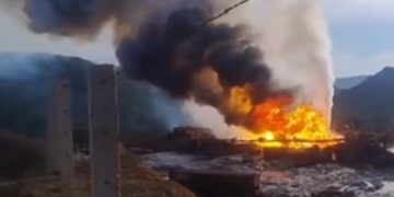 Continúa incendio en pozo Krem-1 de Pemex; deja daños ambientales