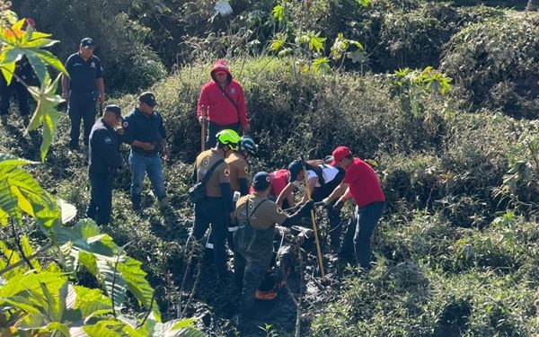 Localizan a policía arrastrado por el desbordamiento del río Atoyac