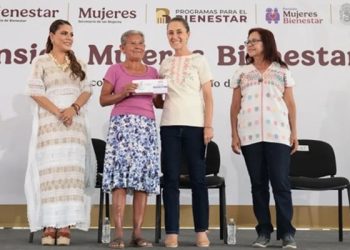 Entrega Sheinbaum tarjetas de Mujeres Bienestar
