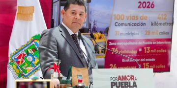 Acelera Puebla obras con maquinaria propia