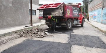 Avanza Ayuntamiento con trabajos de bacheo en al sur de la capital