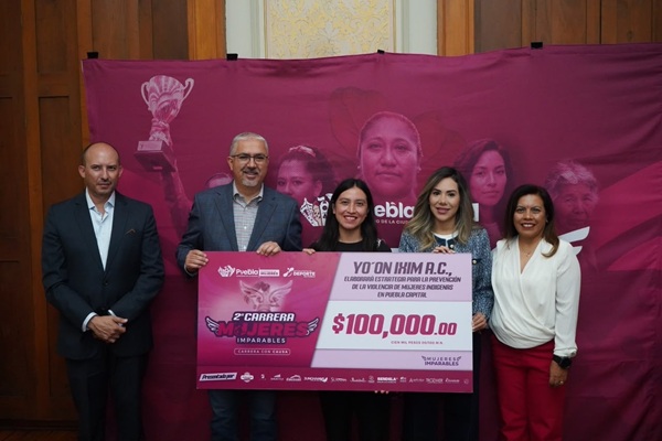 Entrega Ayuntamiento donativos en favor de mujeres poblanas