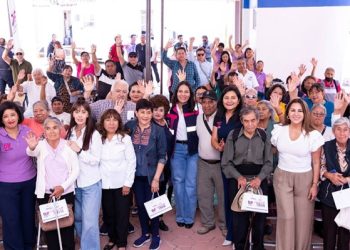 Entrega Lupita Cuautle 57 aparatos auditivos