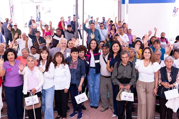 Entrega Lupita Cuautle 57 aparatos auditivos