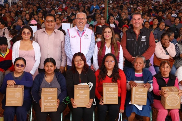 Entrega SMDIF 11 mil despensas en Xochimehuacan