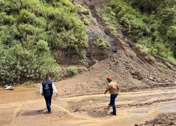 Atienden a comunidades incomunicadas por las lluvias