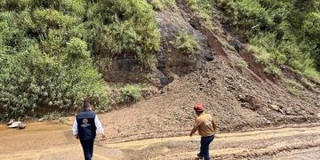 Atienden a comunidades incomunicadas por las lluvias