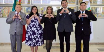 Amplía Puebla red de apoyo a migrantes en EU