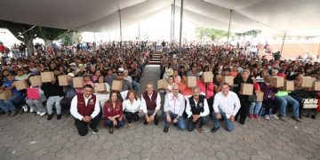Entregan 5 mil 400 despensas en La Margarita
