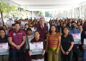 Entregan 2 mdp a proyectos comunitarios en Puebla capital