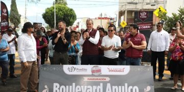 Rehabilitan bulevar Apulco en Bosques de Amalucan