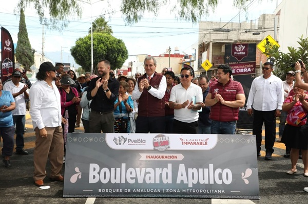 Rehabilitan bulevar Apulco en Bosques de Amalucan