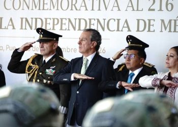 Participa Pepe Chedraui en desfile patrio