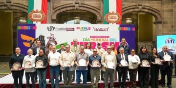 Reconocen a quienes promueven el turismo en Puebla capital