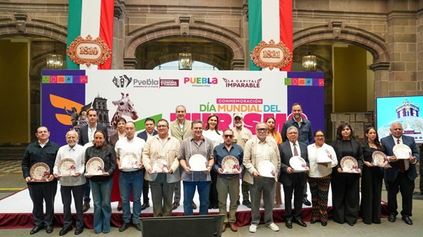 Reconocen a quienes promueven el turismo en Puebla capital