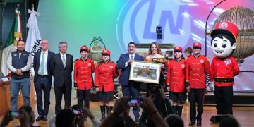 Entrega Lotería 104 mdp en Sorteo Magno 392
