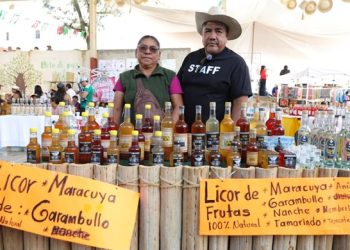 Impulsa Feria del Mezcal a productores
