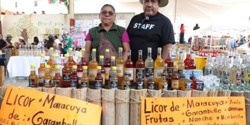 Impulsa Feria del Mezcal a productores