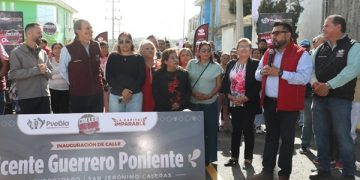 Entrega Ayuntamiento calle pavimentada en San Jerónimo Caleras
