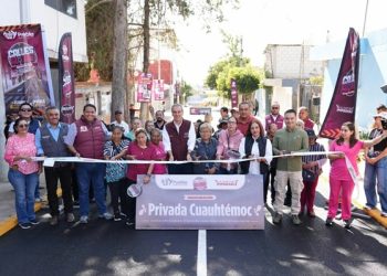 Pavimentan una calle en la colonia Guadalupe Hidalgo